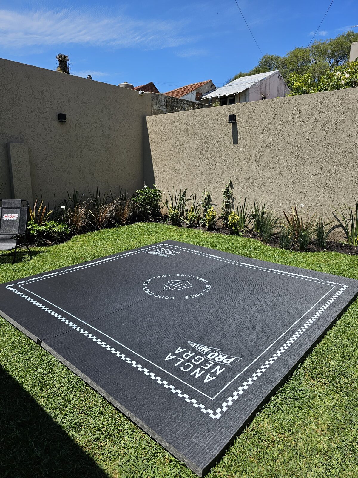 Instalación de tatami en una academia